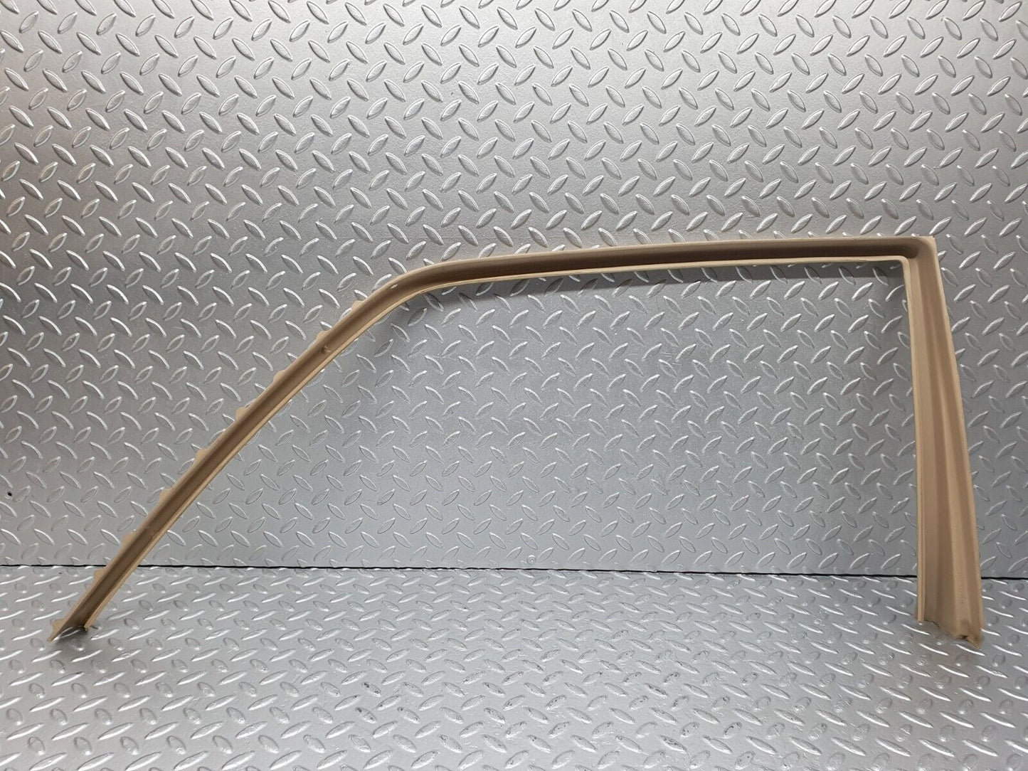 40977 Mercedes-Benz W126 300SE Rear Right Door Window Frame Cover 1267350671
