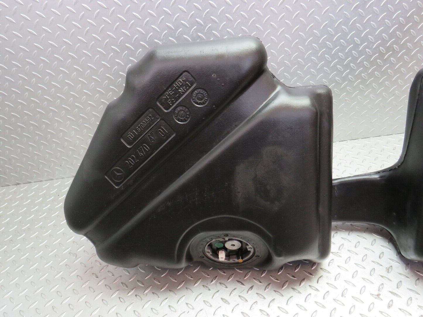33519 Mercedes-Benz W202 C180 Fuel Tank Plastic 2024704701