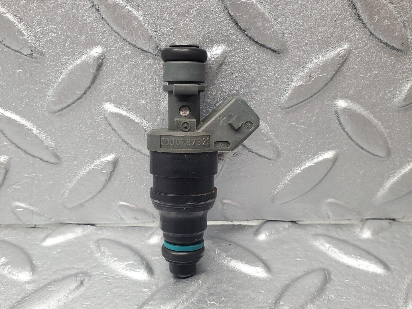 46241 Mercedes-Benz W124 280E Fuel Injector Bosch 0280155209 0000787323