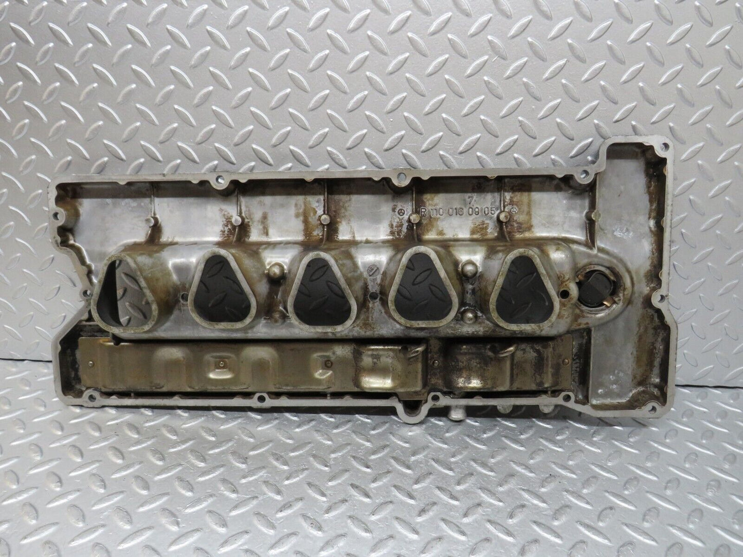 35637 Mercedes-Benz R107 280SL Coupe Cylinder Head Valve Cover 1100160905