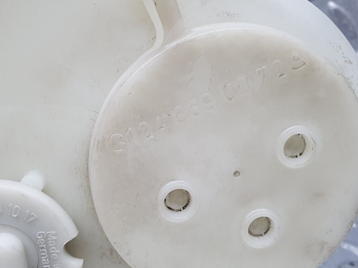 40993 Mercedes-Benz W126 300SE Windscreen Washer Fluid Reservoir 1268690620 1265401017 1248690072