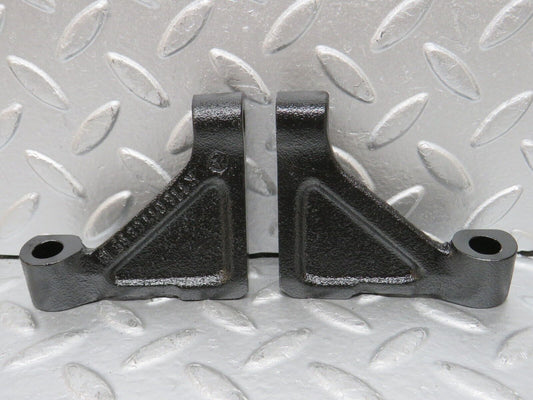 32757 Mercedes-Benz C107 R107 350 V8 Engine Mount Bracket Pair 1160110895 1160110995