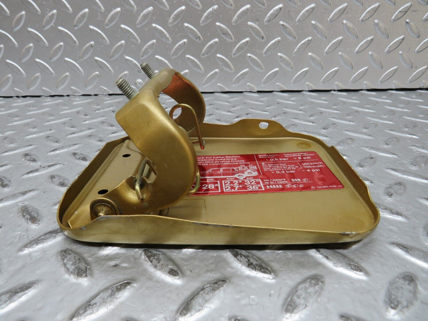 28488 Mercedes-Benz S123 240D Wagon Fuel Tank Flap Cap 1235841639