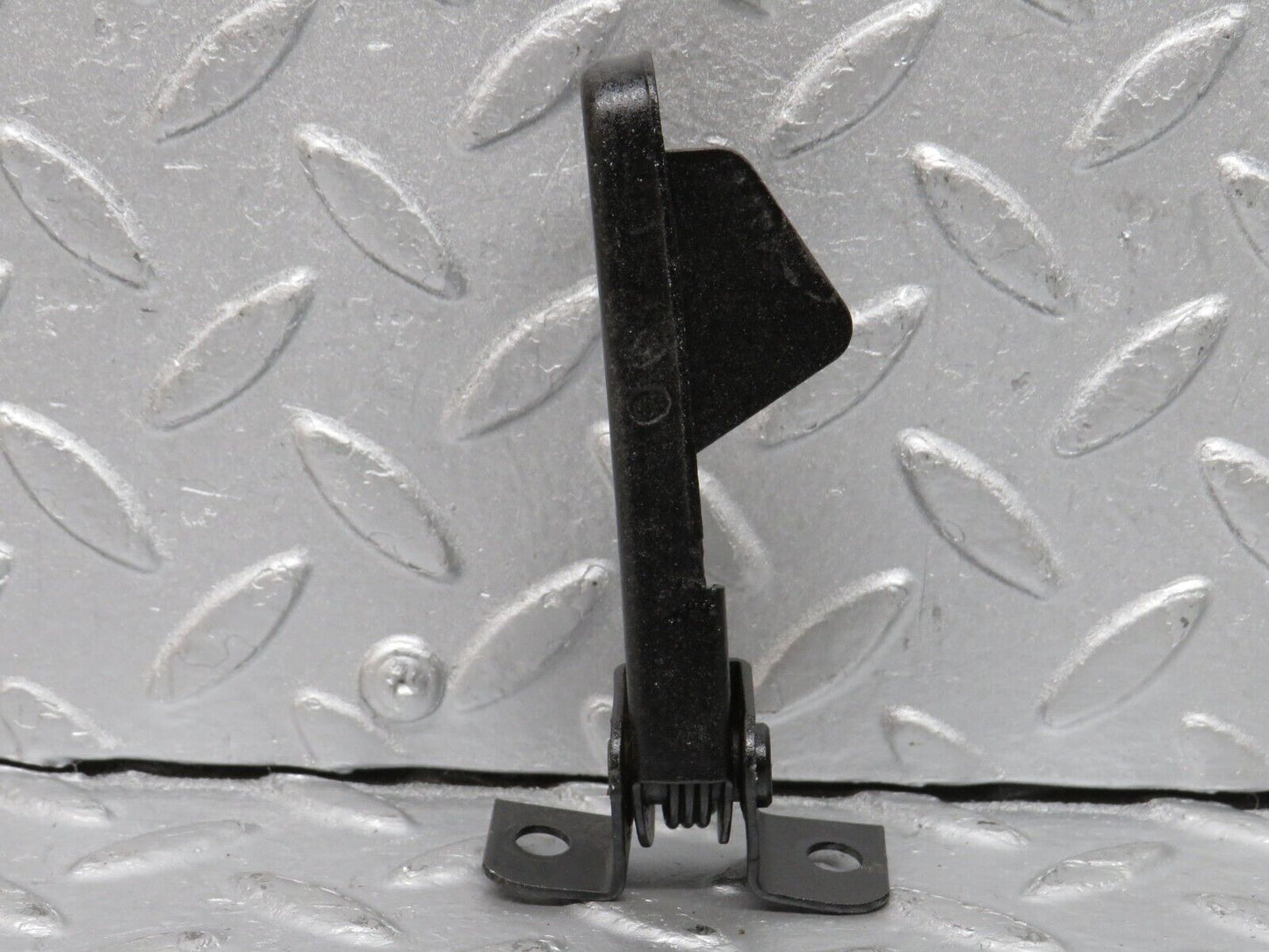 39252 Mercedes-Benz R107 500SL Bonnet Safety Latch
