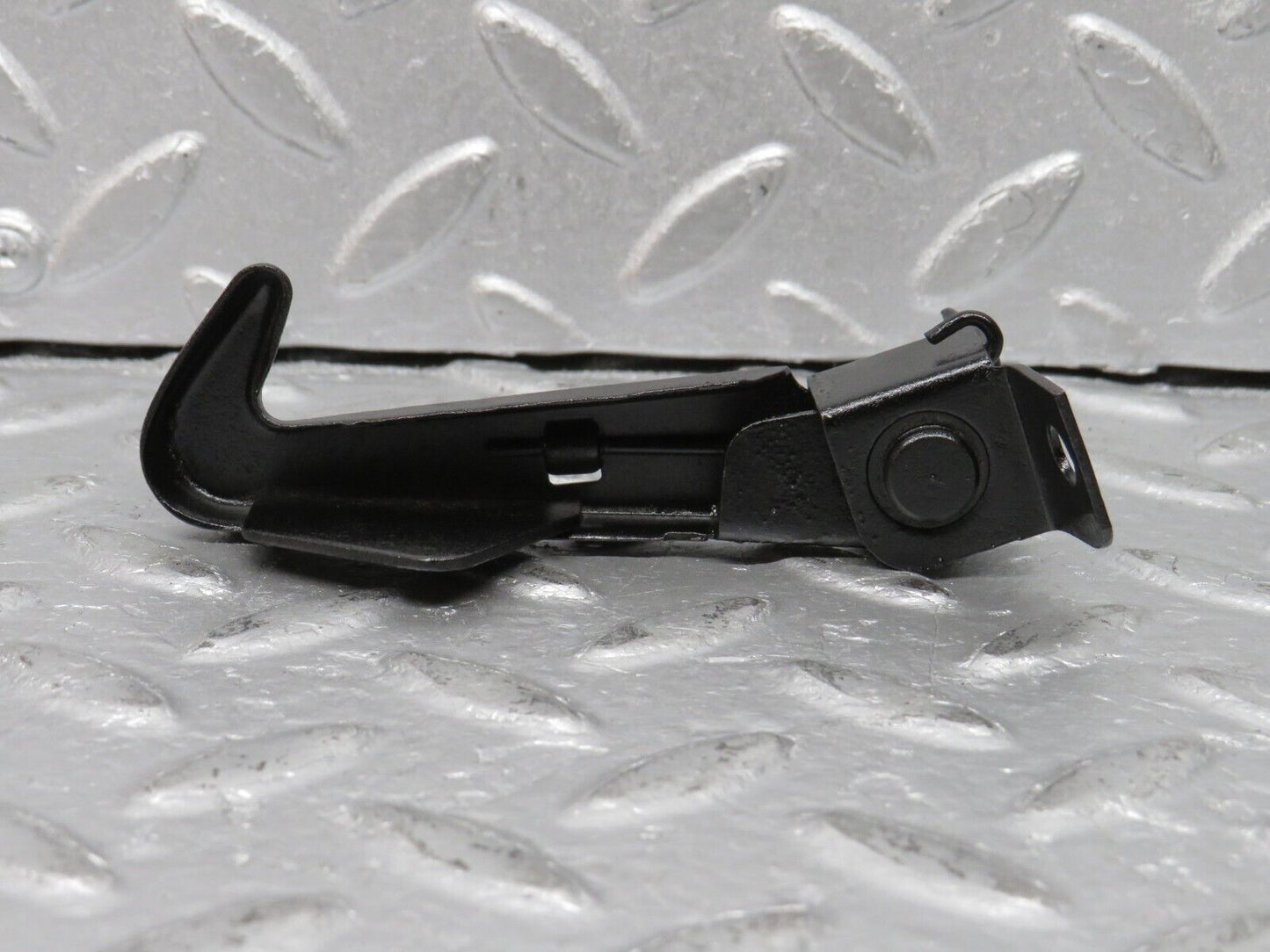 39252 Mercedes-Benz R107 500SL Bonnet Safety Latch