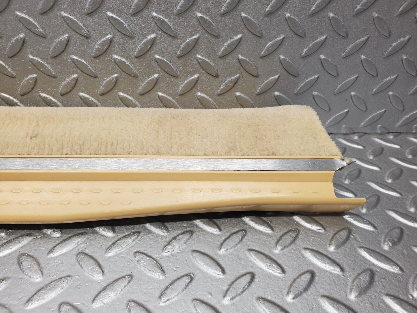 46816 Mercedes-Benz R129 320SL Coupe Left Door Sill Trim Beige 1296800135