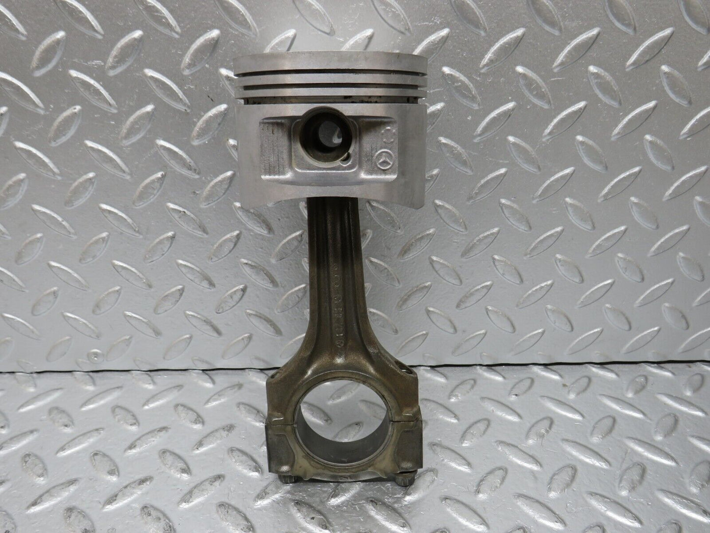 32650 Mercedes-Benz S124 300TE Wagon Piston With Connecting Rod 88.485mm 10205