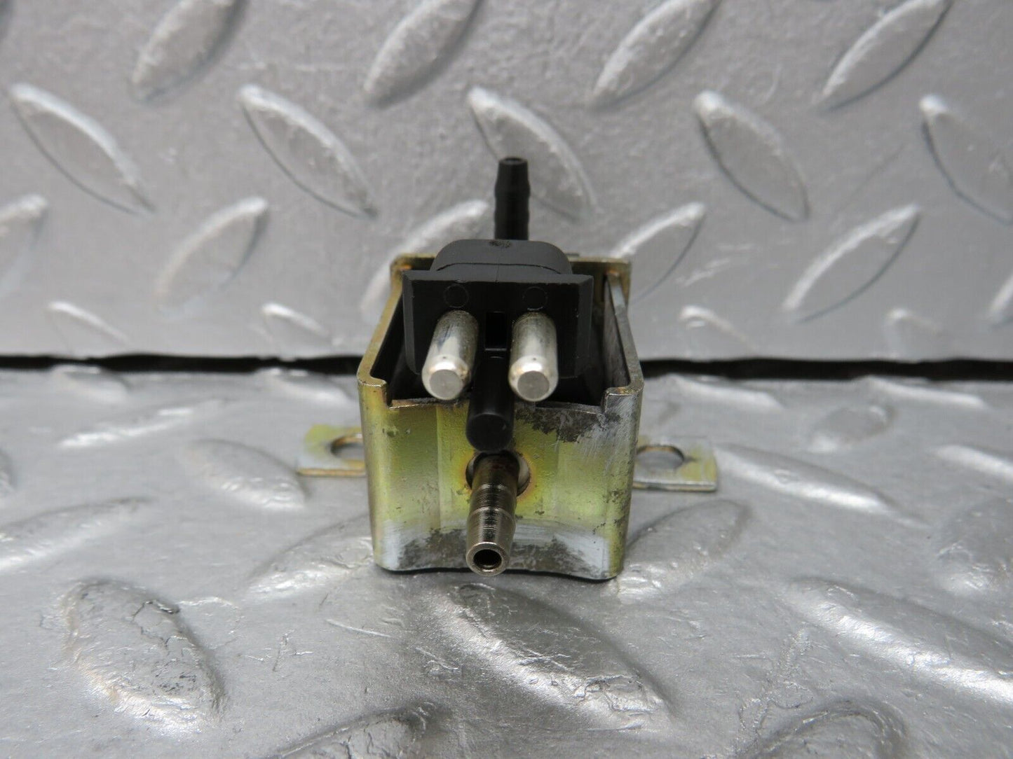 37008 Mercedes-Benz C126 420SEC Coupe Vacuum Control Valve Pierburg 0015407097