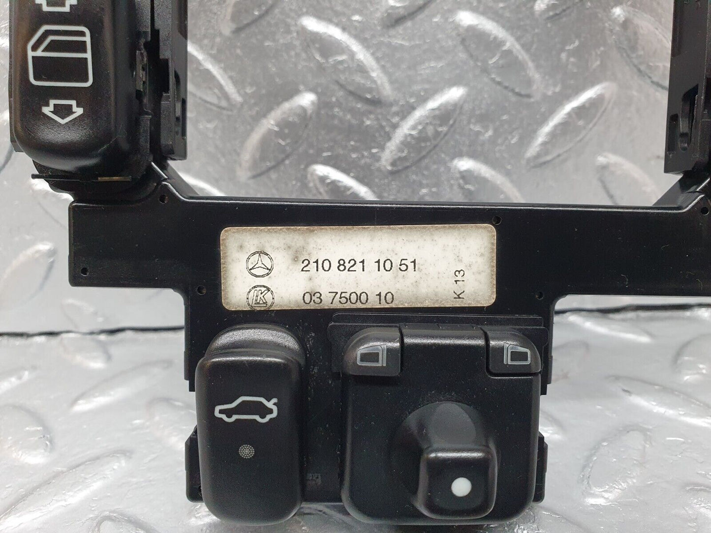 41838 Mercedes-Benz W202 C200 Electric Window Switch Control Unit 2108211051