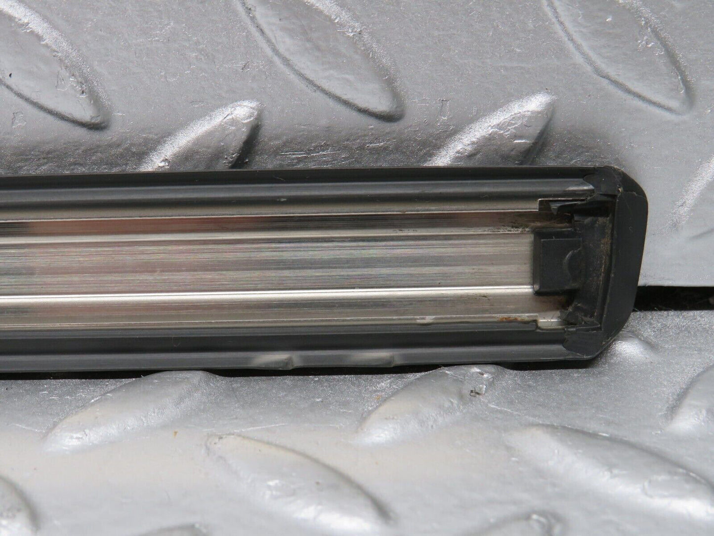 33782 Mercedes-Benz W201 190E 2.0L Front Left Fender Wing Centre Moulding Trim