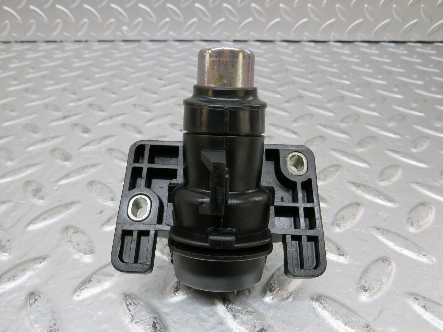 25317 Mercedes-Benz W201 190D Trunk Lock No Key