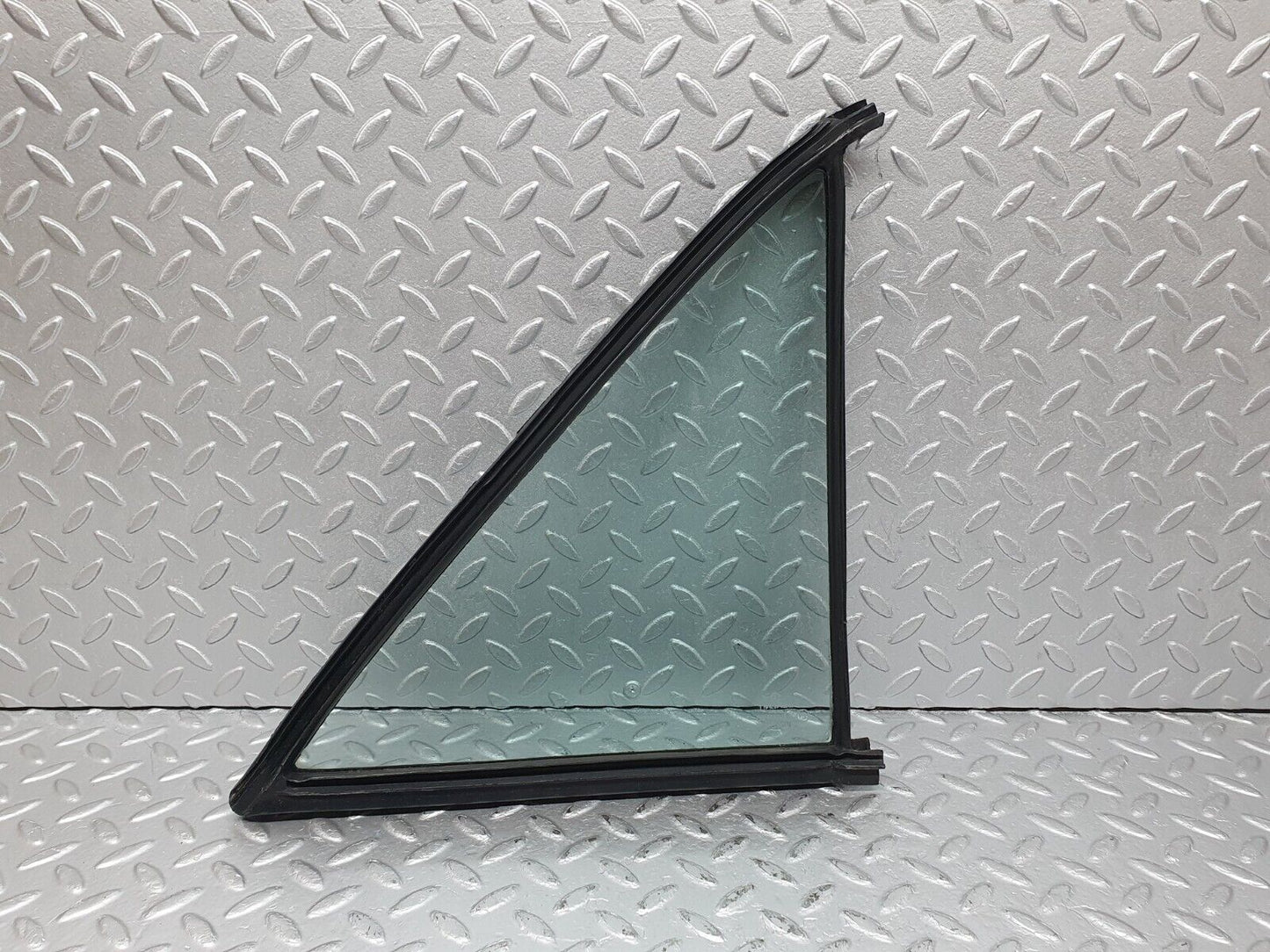 41130 Mercedes-Benz W126 300SE Rear Left Quarter Window Glass 1267350124