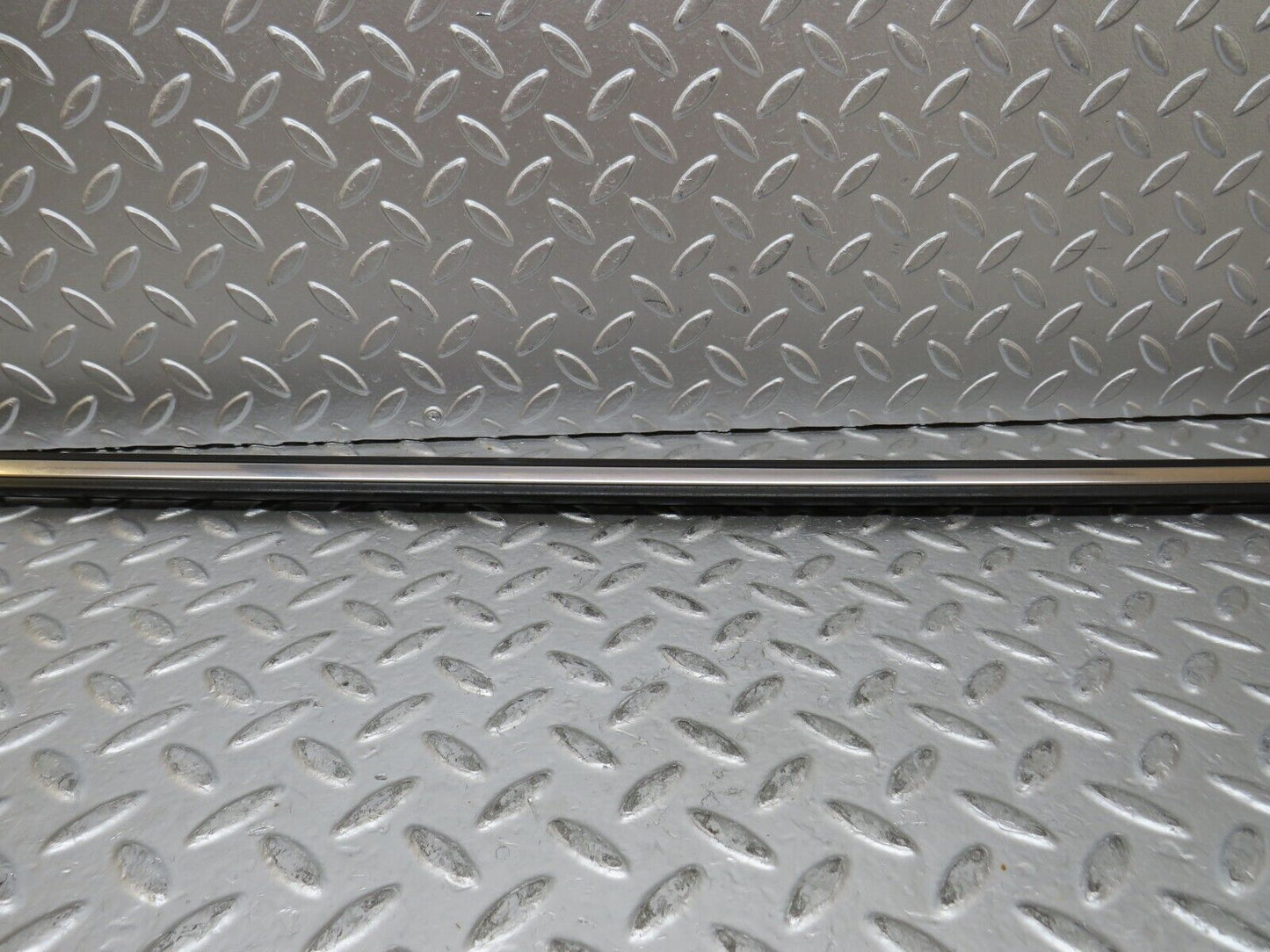 27108 Mercedes-Benz W123 280E Rear Left Fender Centre Moulding Trim