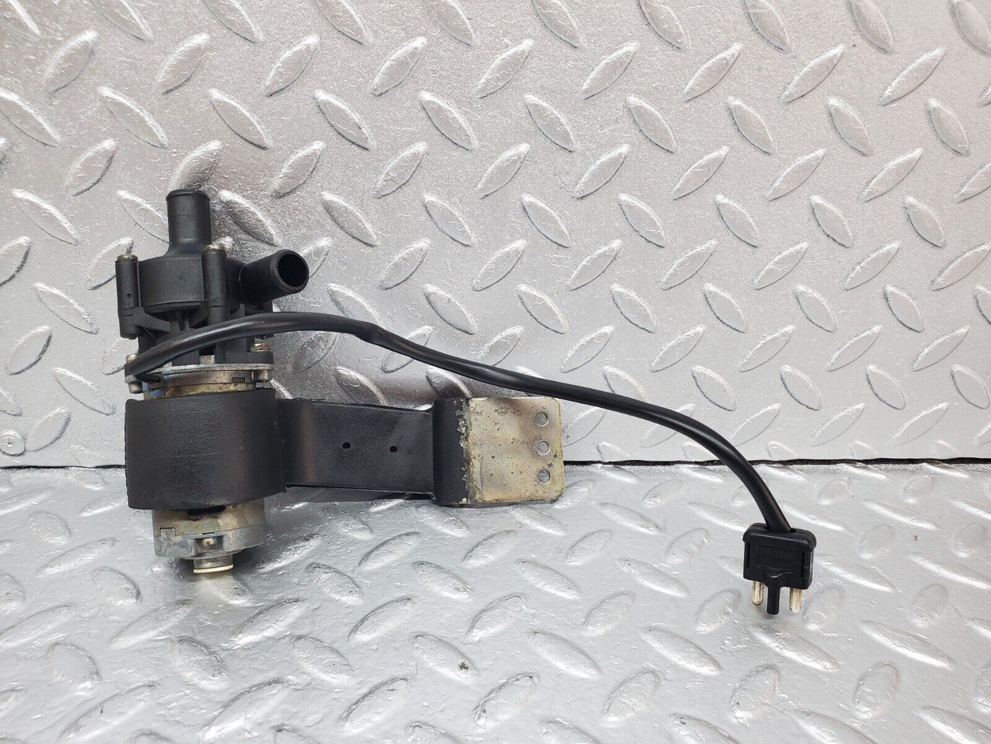 45776 Mercedes-Benz W126 420SE Auxiliary Heating Water Pump 1268301814