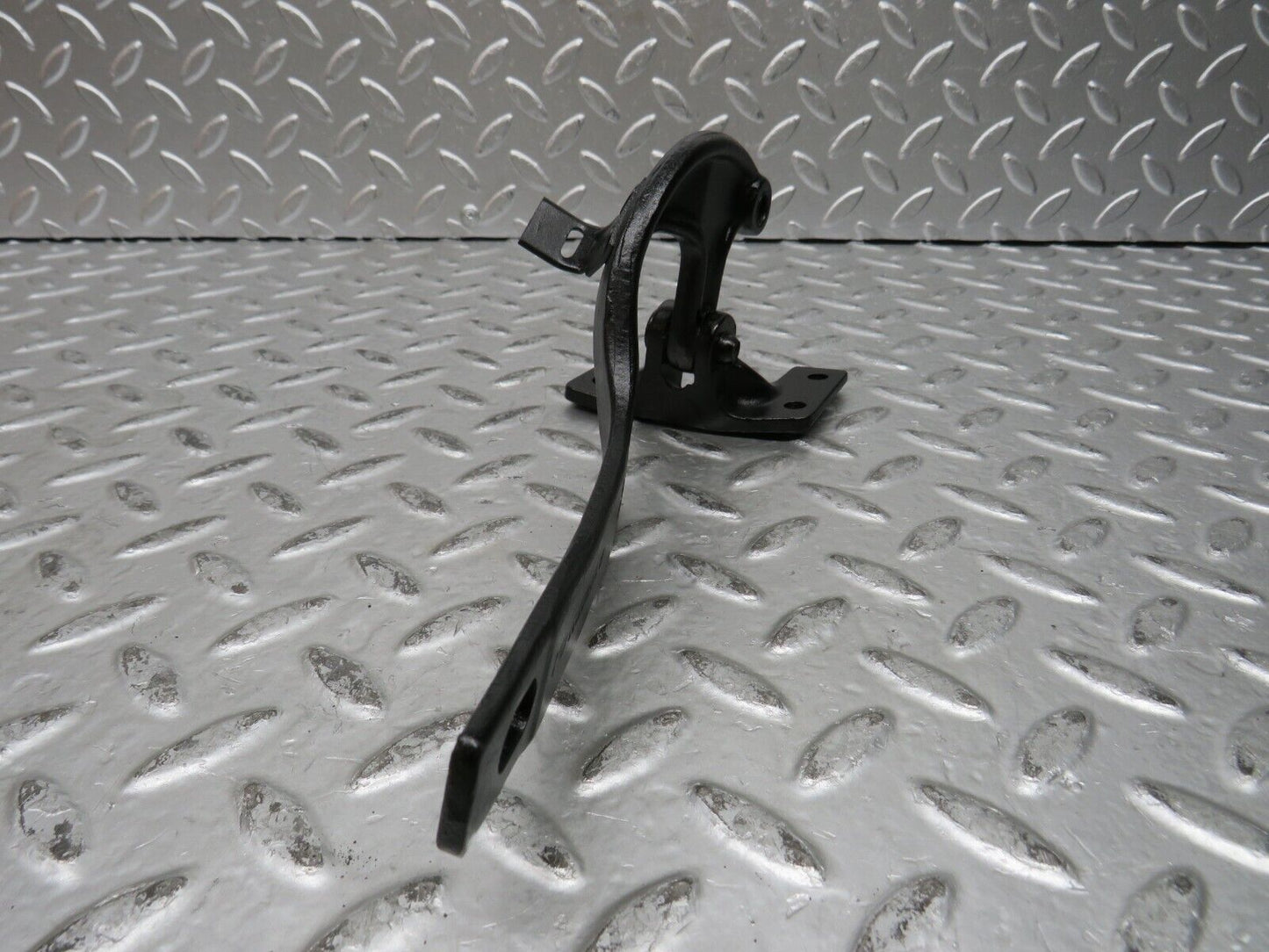 28400 Mercedes-Benz S123 240D Wagon Tailgate Hinge Right 1237400137