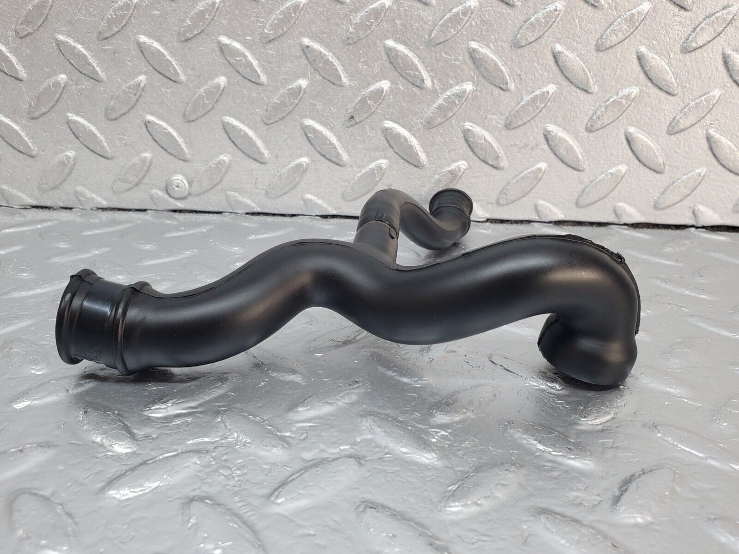 45395 Mercedes-Benz 280E M110.983 Air Intake Pipe 1100944382 1100845382