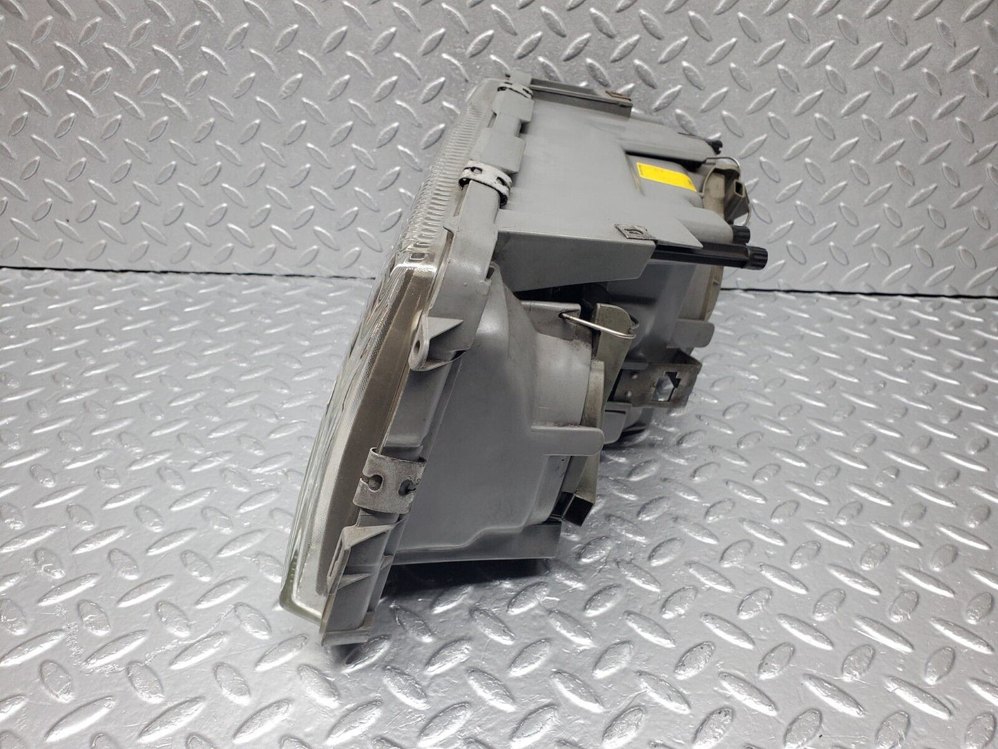 45826 Mercedes-Benz W126 420SE Headlight Right Bosch 0301065706 1268209361
