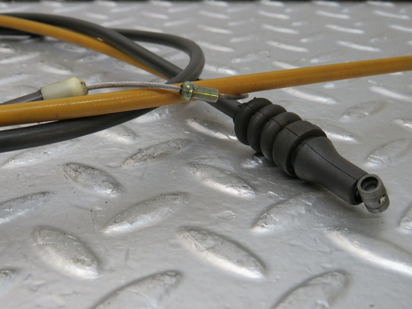 25017 Mercedes-Benz W140 S320 Bonnet Release Cable