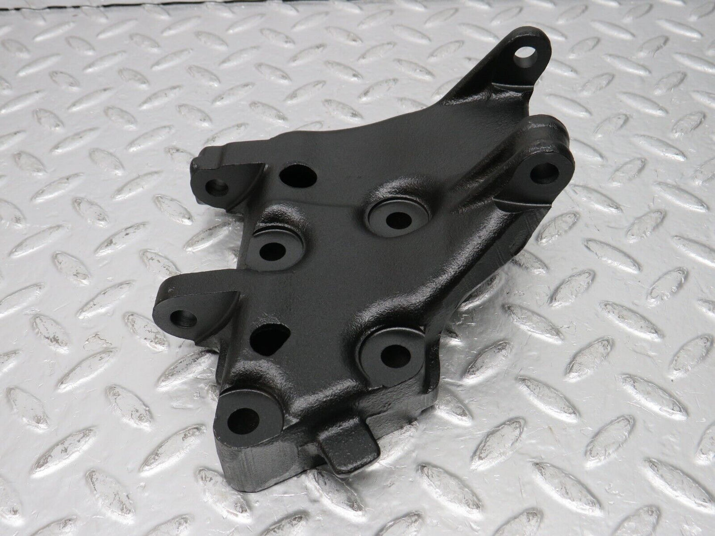 31118 Mercedes-Benz W123 200D Alternator Generator Bracket 1151550935