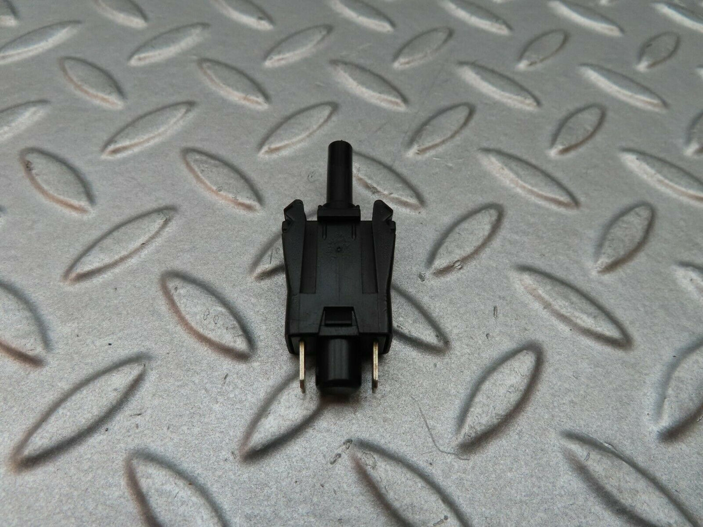 5762 Mercedes-Benz W123 200 Door Contact Switch 0015458714