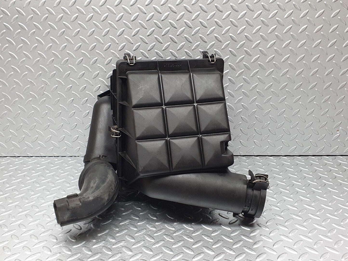 41814 Mercedes-Benz W202 C200 Air Filter Box Housing 1110900301