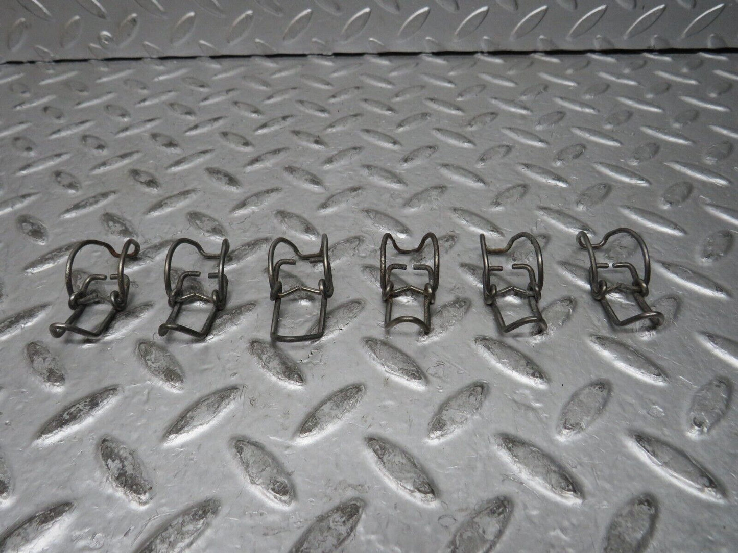 28851 Mercedes-Benz W123 230E Air Filter Box Housing Clip Set 6x