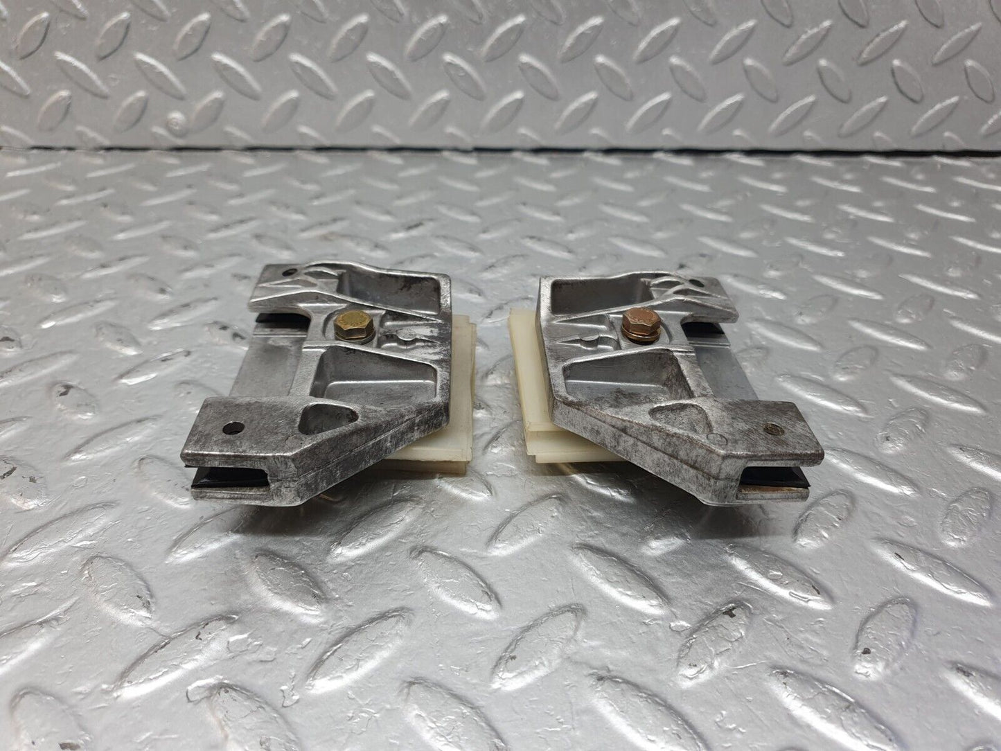 42505 Mercedes-Benz R129 320SL Coupe Door Window Guide Bracket 1247250132 1247250232