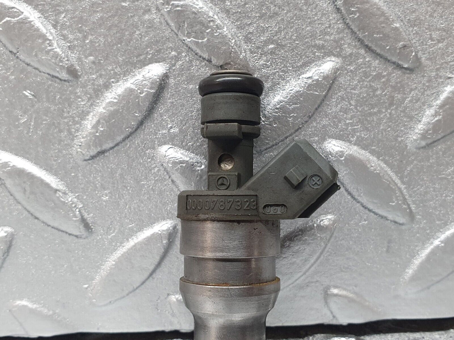 42373 Mercedes-Benz R129 320SL Coupe Fuel Injector Bosch 0000787323 0280155209
