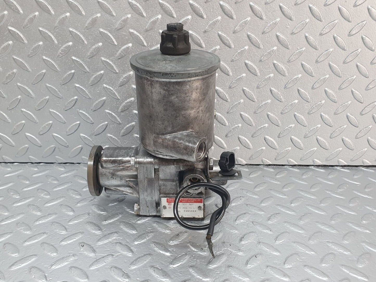 42461 Mercedes-Benz R129 320SL Coupe Power Steering Pump 2104661901 7681900501