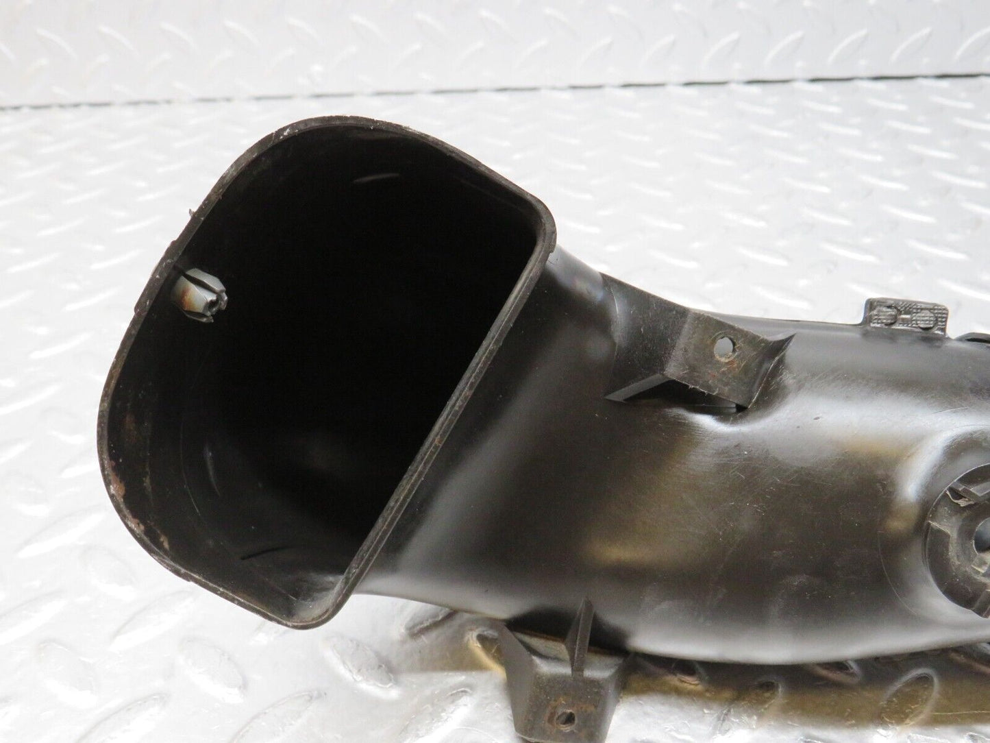 36982 Mercedes-Benz C126 420SEC Coupe Air Duct Right Side 1170940111