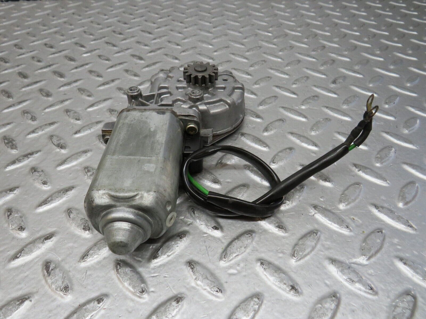 28735 Mercedes-Benz W123 230E Front Left Window Regulator Motor 0130821018