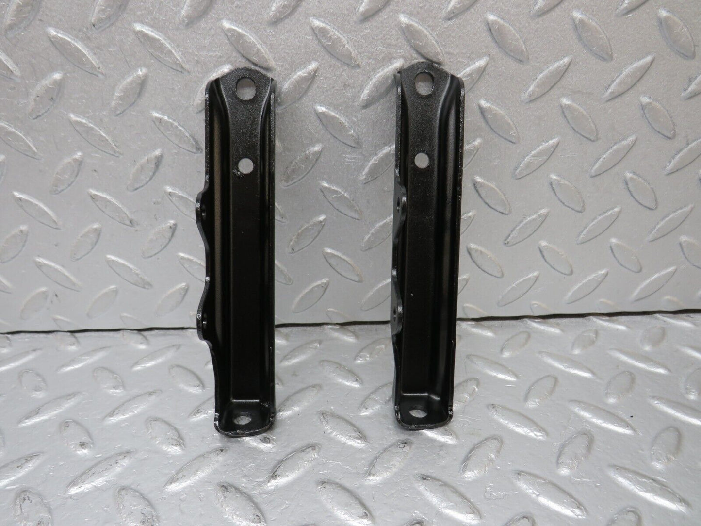 38926 Mercedes-Benz W201 190E 2.6L Air Intake Manifold Bracket