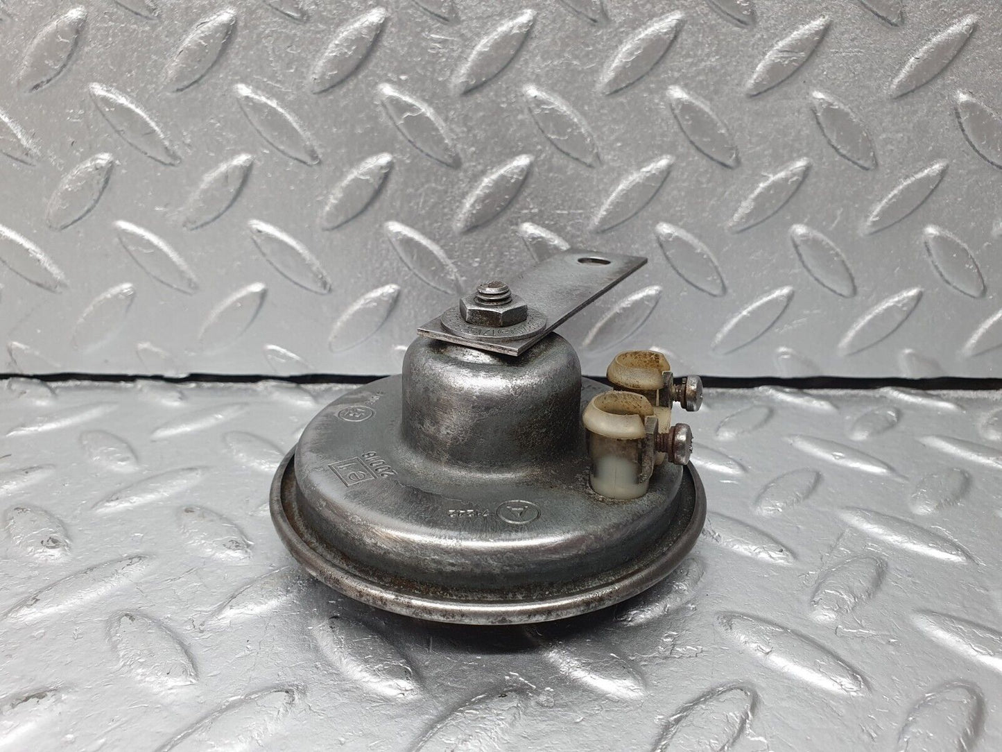40745 Mercedes-Benz W123 300D Horn Bosch 20016 0035423820