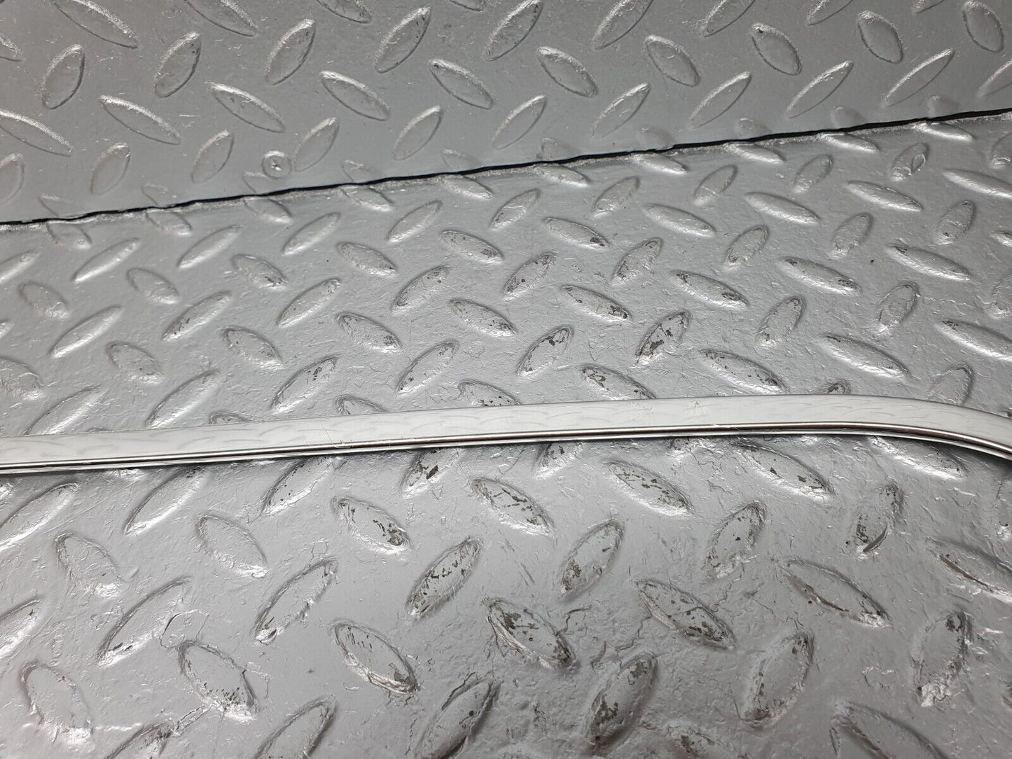 40776 Mercedes-Benz W123 300D Front Right Door Window Chrome Frame