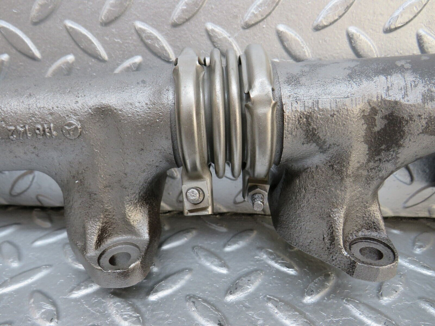 33048 Mercedes-Benz W126 380 V8 M116 Exhaust Manifold Left 1161420502 1161422302