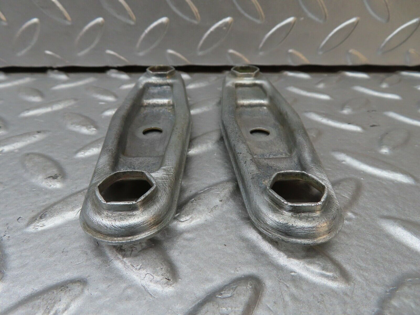 21202 Mercedes-Benz W123 230E Fuel Injector Bracket Pair