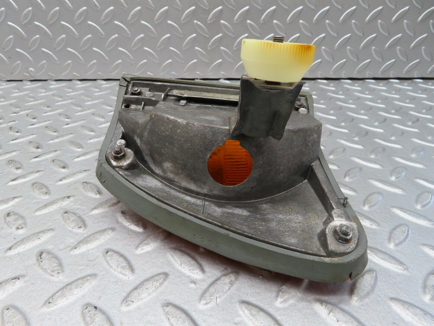 17589 Mercedes-Benz W116 450SEL Front Right Indicator Bosch 1305233002