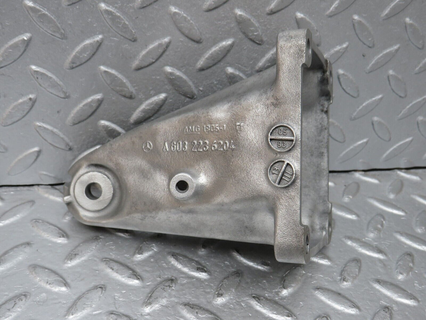 38123 Mercedes-Benz A124 320E Cabriolet Engine Mount Bracket Right 6032236204
