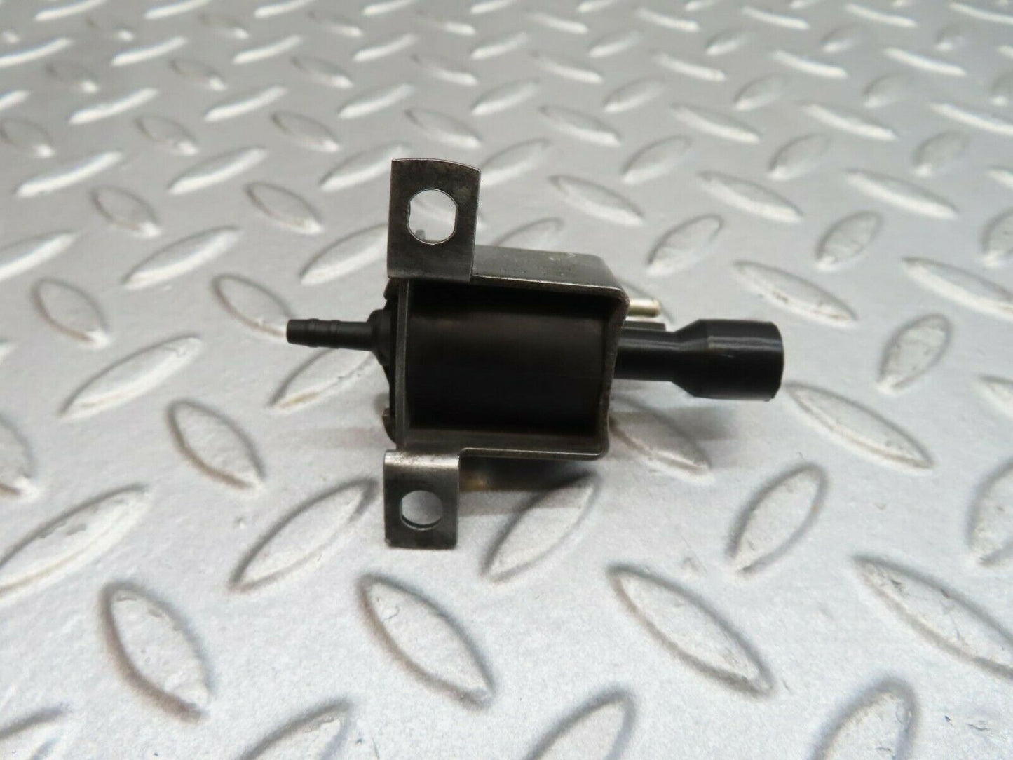 12189 Mercedes-Benz R129 300SL Coupe Vacuum Control Valve Pierburg 0015407097