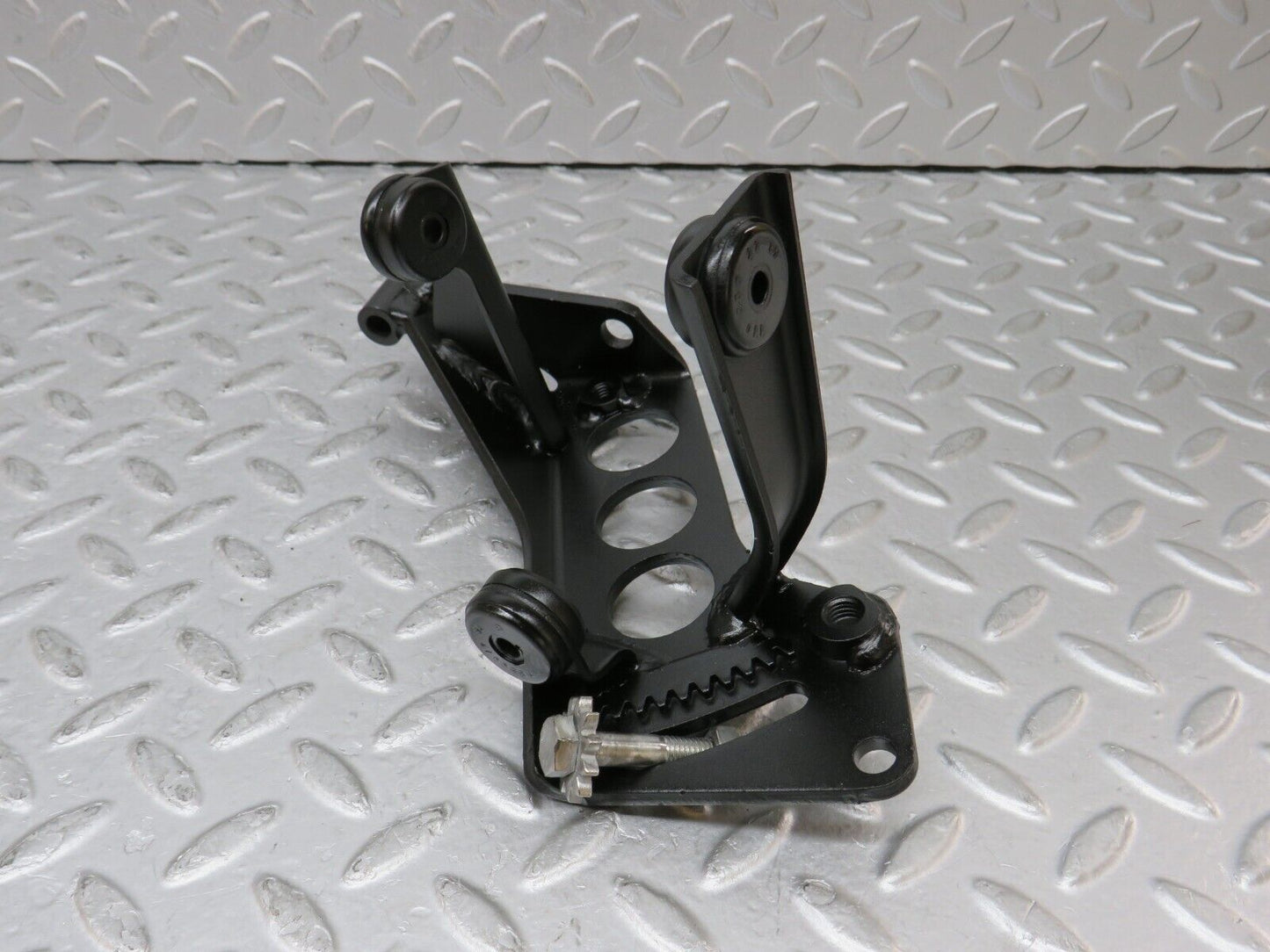 35495 Mercedes-Benz R107 280SL Power Steering Pump Bracket