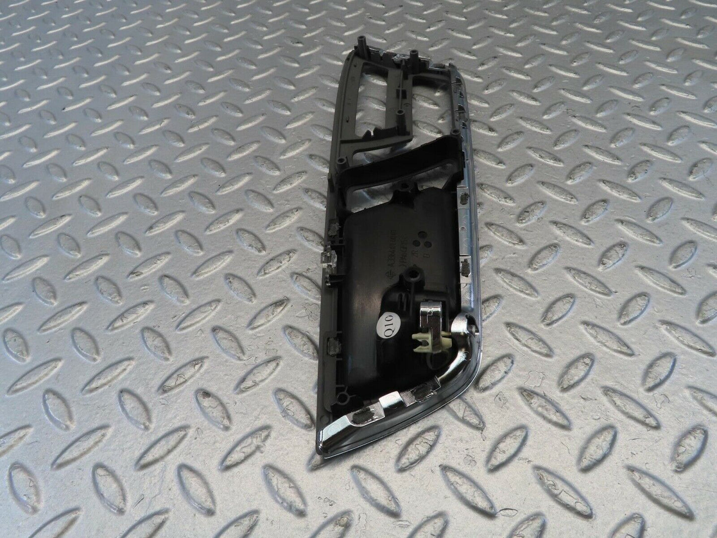 11105 Mercedes-Benz W221 S320 Front Right Door Handle 2217205848