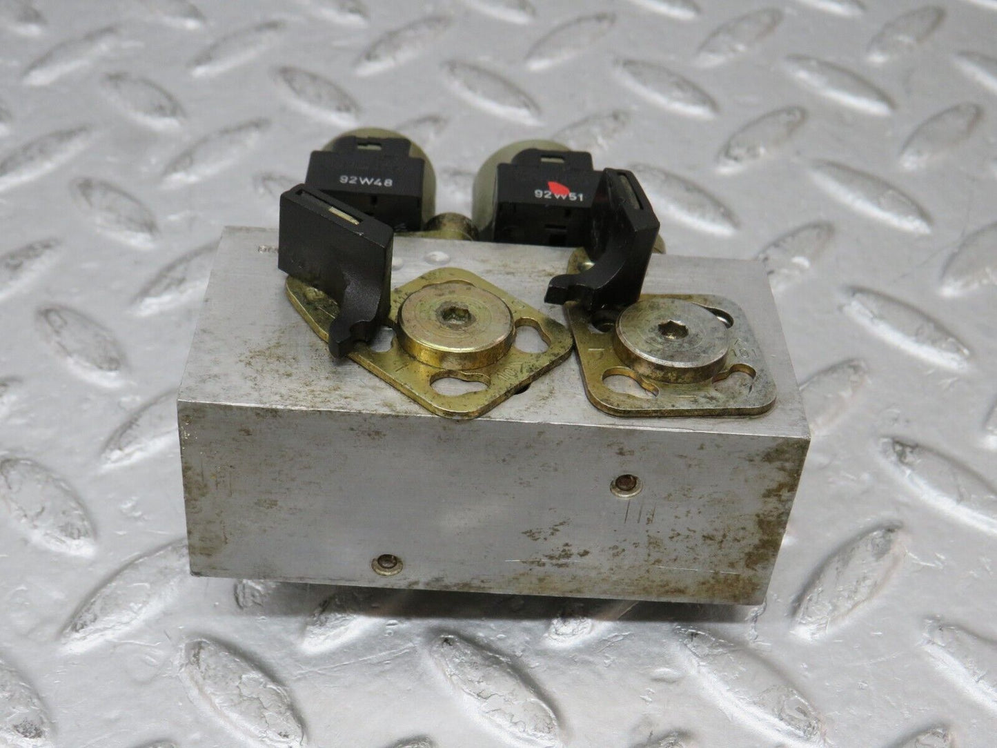 37988 Mercedes-Benz A124 320E Cabriolet Rear Headrest Roll Bar Hydraulic Valve Block 1248001078