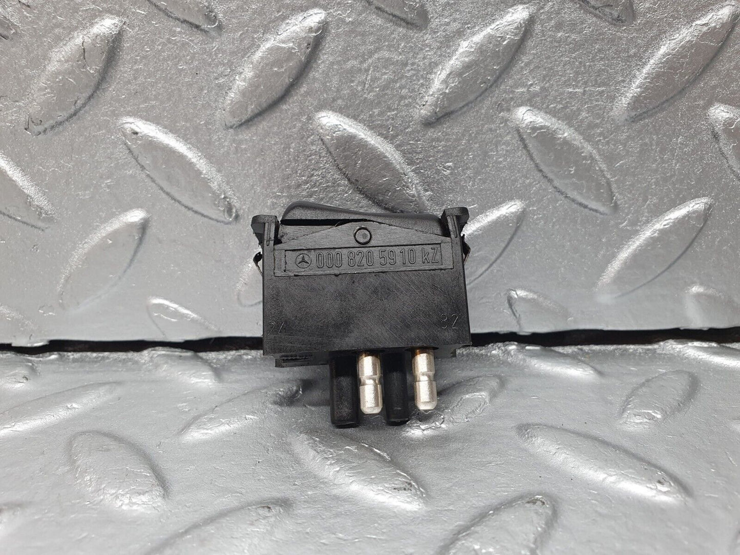 40766 Mercedes-Benz W123 300D Interior Light Switch 0008205910