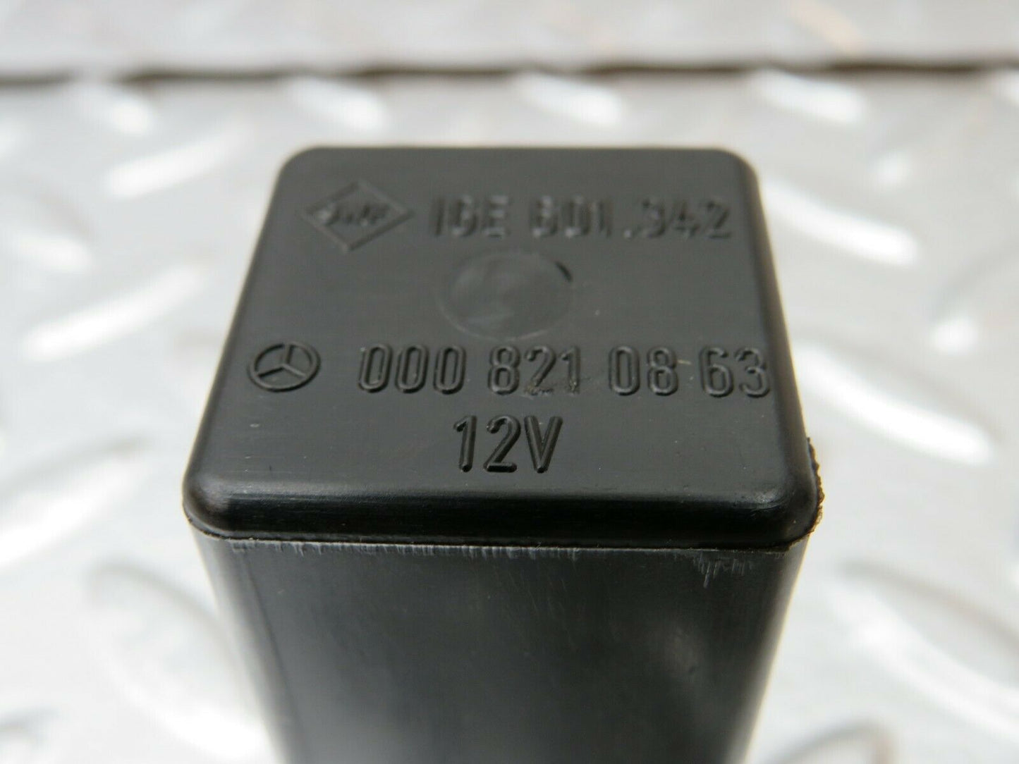 23982 Mercedes-Benz W123 280E Intermittent Wiper Relay 0008210863