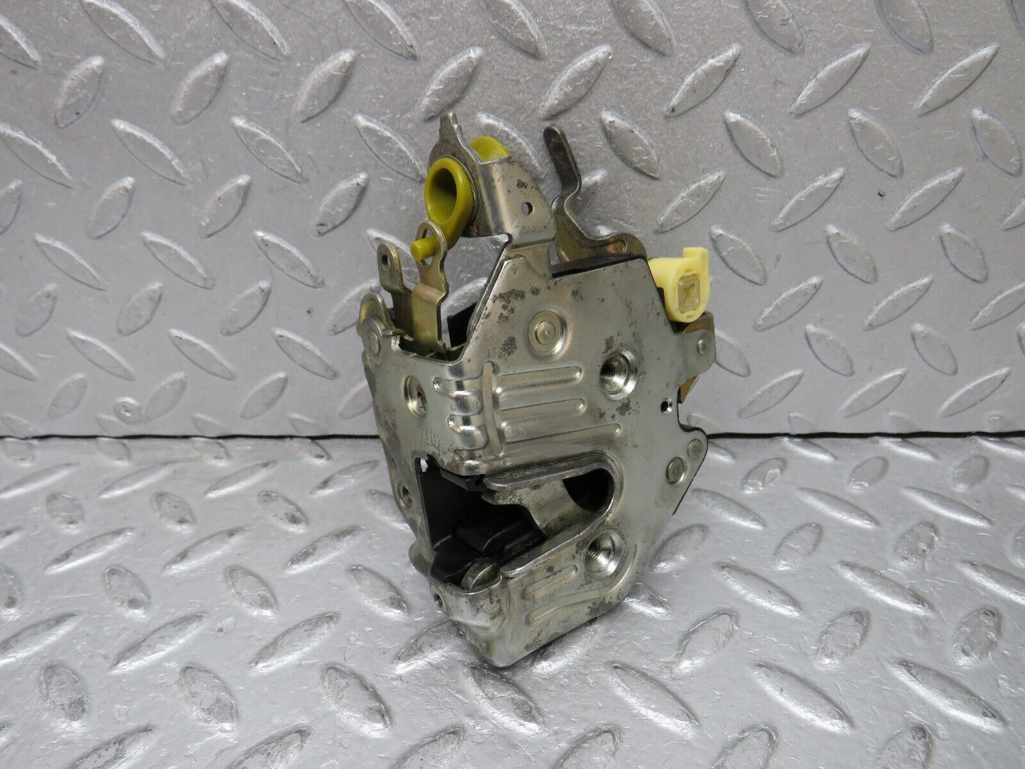 37808 Mercedes-Benz A124 320E Cabriolet Right Door Lock Mechanism