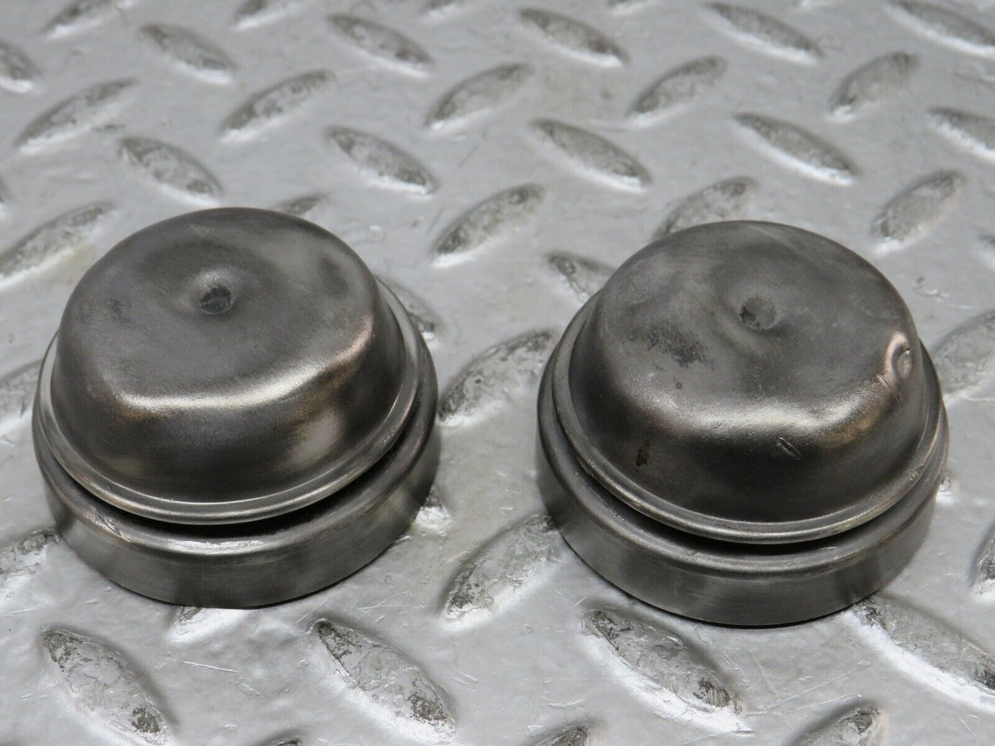 27406 Mercedes-Benz W123 280E Wheel Hub Locking Cap