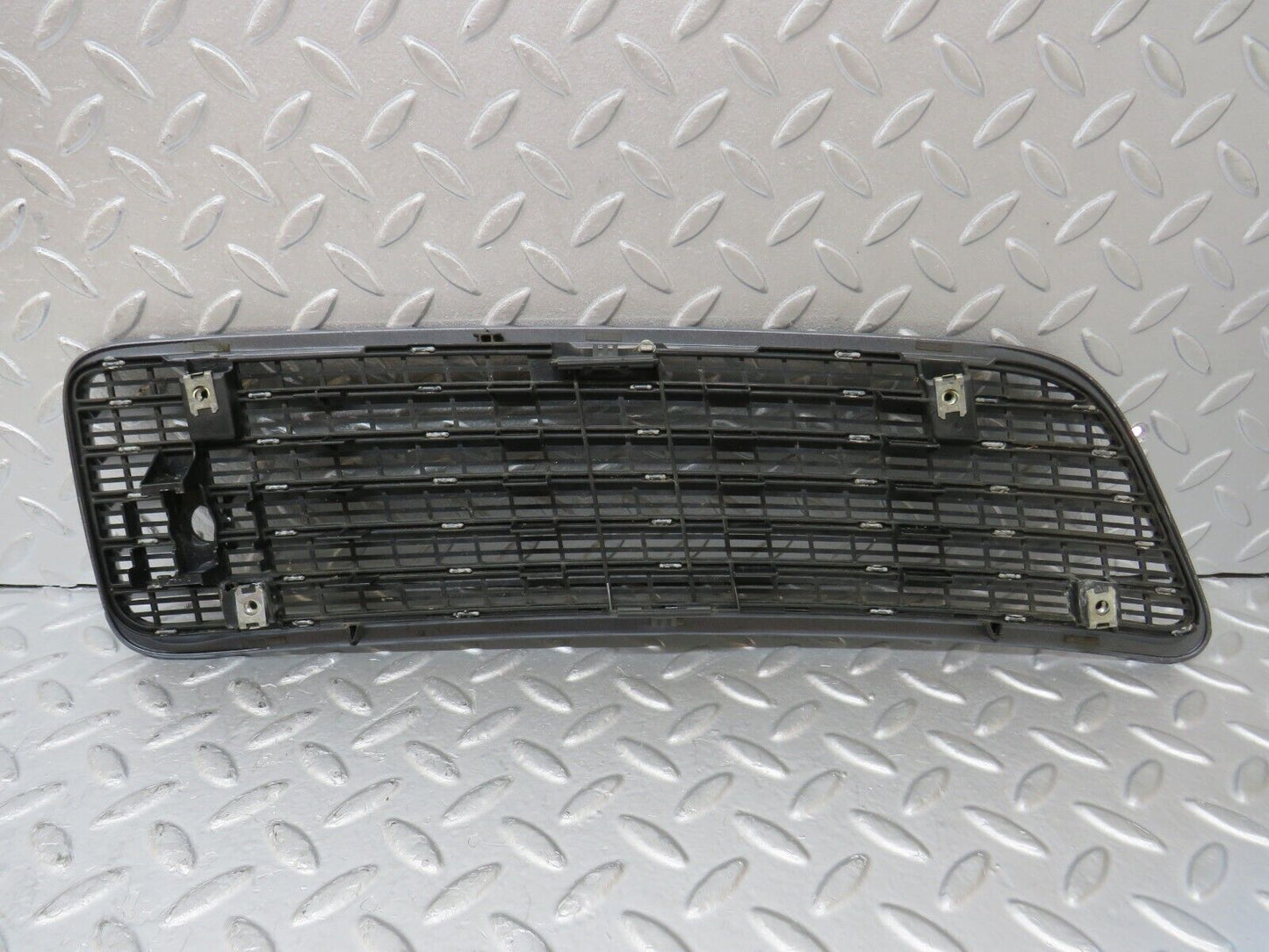 35196 Mercedes-Benz W221 Bonnet Upper Grill Pair 2218800305 2218800205