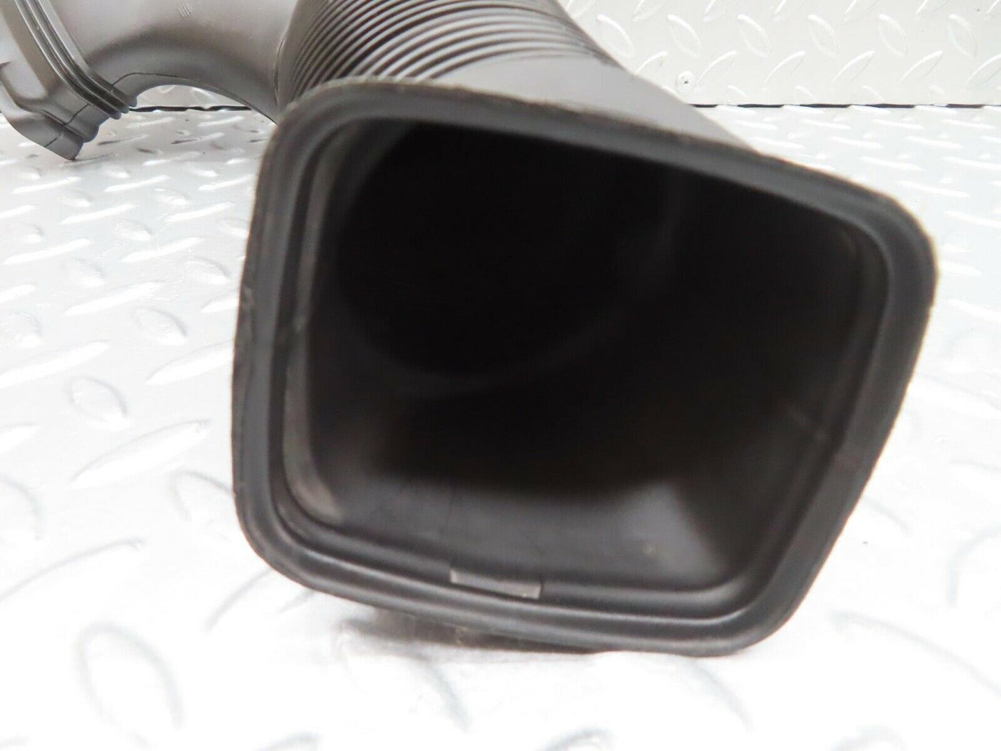 14749 Mercedes-Benz W201 190E Air Duct Pipe Hose Right 2018311646