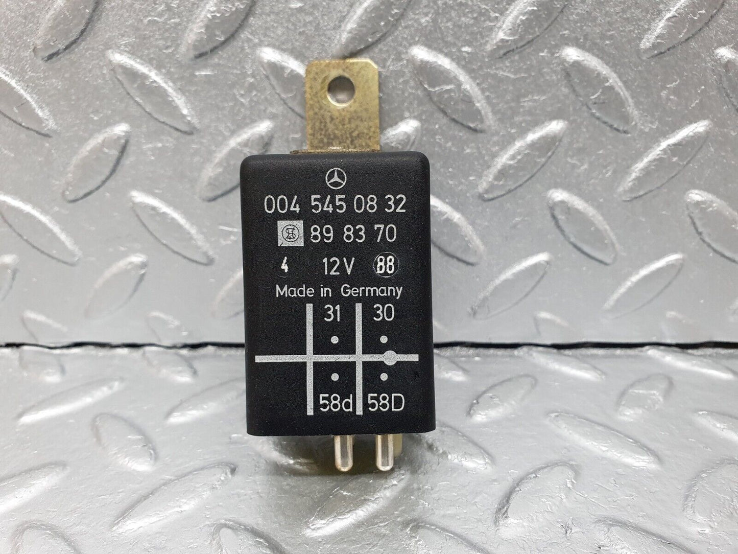 41637 Mercedes-Benz W124 200E Instrument Cluster Light Relay 0045450832