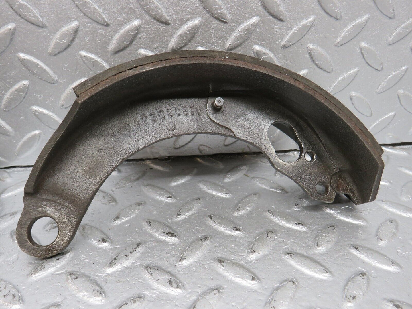 40503 Mercedes-Benz W110 230 Rear Brake Shoes 1104230808 1104230708